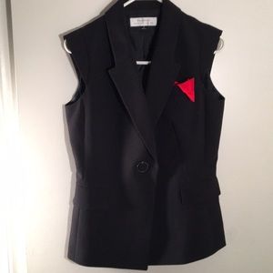 Tahari suit NWOT will gift the silk pocket square